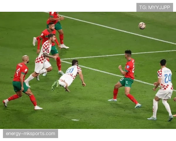 坦巴克蒂中卫强势回归，坚韧防守助球队状态回暖