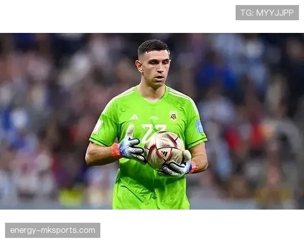 埃米利亚诺·马丁内斯状态回暖，铸就阿根廷世界杯门神传奇