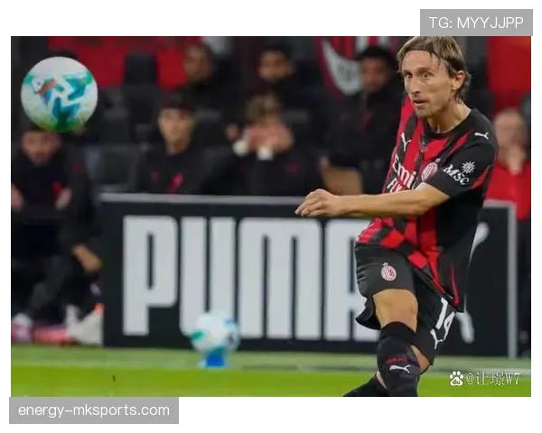 外脚背传球大师：莫德里奇的标志性技术