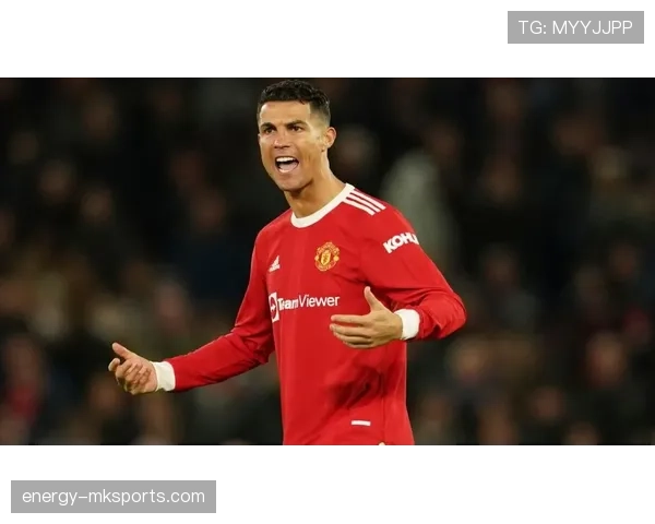 哈兰德晒早餐图，我的月薪在他桌上弱到像个餐巾纸