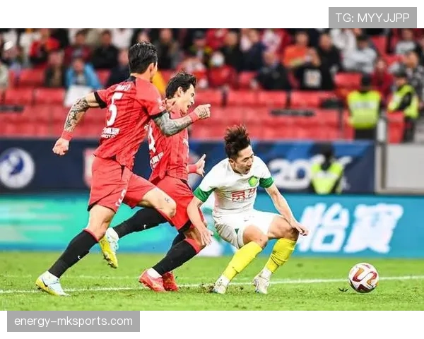 颜骏凌赛后包间堆满外卖，这生活差距咋这么大啊！